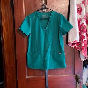 Small figs scrub top